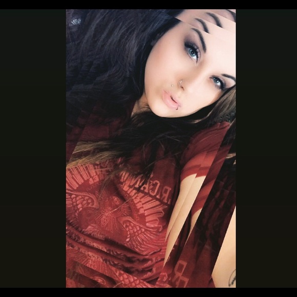 Meet your Posher, Danielle - Picture 1 of 1